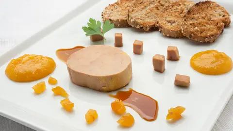 La receta "de 10" elaborada de la forma más sencilla: foie de pato mi cuit con albaricoques y vermut La receta "de 10" elaborada de la forma más sencilla: foie de pato mi cuit con albaricoques y vermut