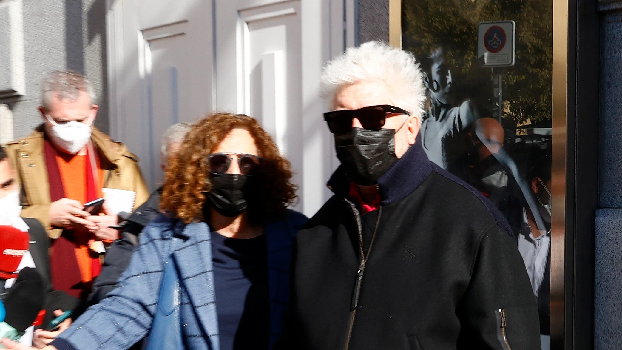 Pedro Almodóvar en la capilla ardiente de Verónica Forqué Pedro Almodóvar en la capilla ardiente de Verónica Forqué