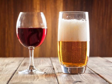 Estudios científicos relacionan el consumo de alcohol incluso de forma moderada con diversos tipos de cáncer.