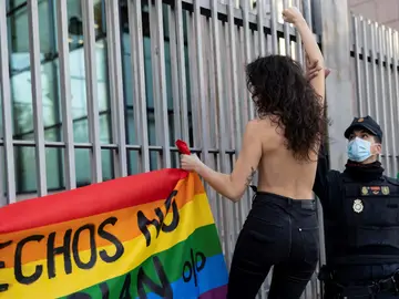 Protesta de Femen en la Asamblea de Madrid Protesta de Femen en la Asamblea de Madrid