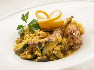 De Karlos Arguiñano: arroz integral con hortalizas y conejo De Karlos Arguiñano: arroz integral con hortalizas y conejo