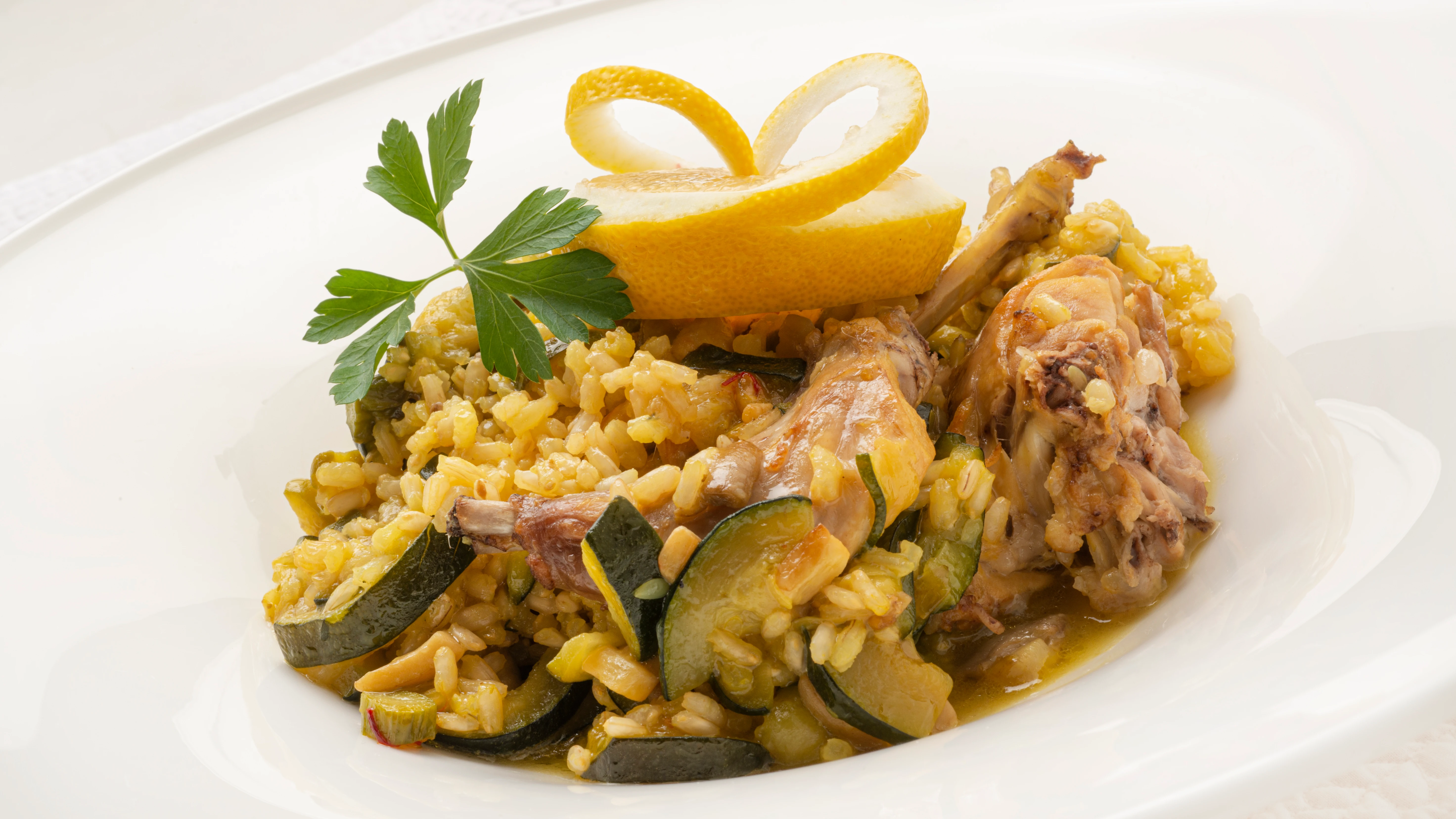 De Karlos Arguiñano: arroz integral con hortalizas y conejo De Karlos Arguiñano: arroz integral con hortalizas y conejo