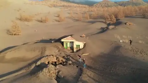 La casa de Amanda, el símbolo de resistencia tras 90 días de erupción del volcán de La Palma La casa de Amanda, el símbolo de resistencia tras 90 días de erupción del volcán de La Palma