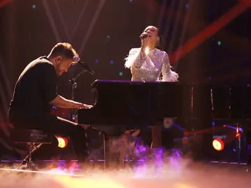 Pablo López y Karina Pasian cantan ‘La niña de la linterna’ en la Gran Final de ‘La Voz’ Pablo López y Karina Pasian cantan ‘La niña de la linterna’ en la Gran Final de ‘La Voz’