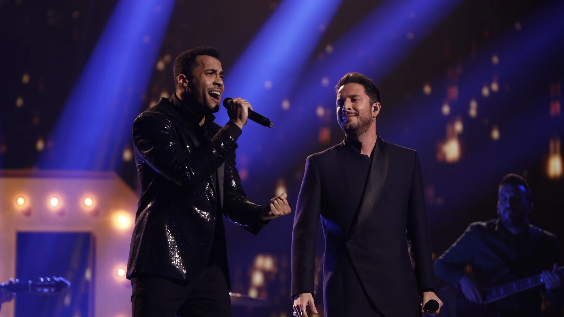 Manuel Carrasco y Carlos Ángel Valdés cantan ‘Ya no’ en la Gran Final de ‘La Voz’ Manuel Carrasco y Carlos Ángel Valdés cantan ‘Ya no’ en la Gran Final de ‘La Voz’