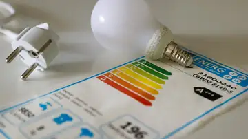 Nuevo récord en el precio de la luz: el megavatio hora continúa por encima del 300 euros