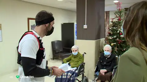 Álvaro Trigo recorre más de 50 km entregando cartas a ancianos de 9 residencias en Madrid Álvaro Trigo recorre más de 50 km entregando cartas a ancianos de 9 residencias en Madrid