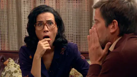 Los Gómez descubren…. ¡que Catalina está enamorada por partida doble! Los Gómez descubren…. ¡que Catalina está enamorada por partida doble!