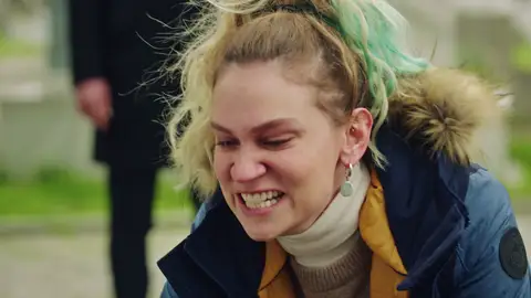 “No mereces estar aquí”: Inci arde en cólera ante la tumba de su padre Mejores momentos | Capítulo 45