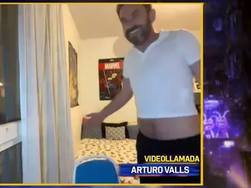 Arturo Valls, confinado de sorpresa por coronavirus y obligado a vestir la ropa de su hijo Arturo Valls, confinado de sorpresa por coronavirus y obligado a vestir la ropa de su hijo