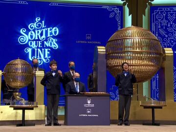 Vídeo: 19.517, tercer premio de la Lotería de Navidad 2021 Vídeo: 19.517, tercer premio de la Lotería de Navidad 2021