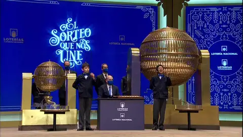 Vídeo: 19.517, tercer premio de la Lotería de Navidad 2021 Vídeo: 19.517, tercer premio de la Lotería de Navidad 2021