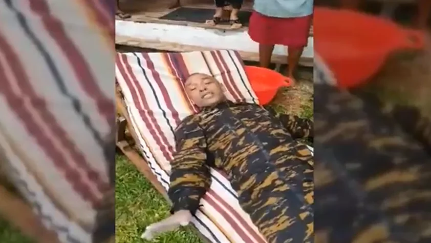 Un ministro de Madagascar logra sobrevivir tras 12 horas nadando en el mar por un accidente de helicóptero. Un ministro de Madagascar logra sobrevivir tras 12 horas nadando en el mar por un accidente de helicóptero.
