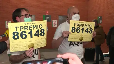 La administración de la estación de Atocha reparte un 'Gordo viajero' La administración de la estación de Atocha reparte un 'Gordo viajero'