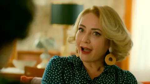 Behice llena la cabeza de mentiras a Sermin Behice llena la cabeza de mentiras a Sermin