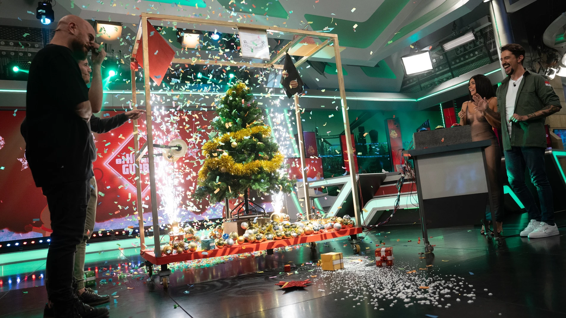 Cristina Pedroche decora el árbol de Navidad perfecto en 'El Hormiguero 3.0'