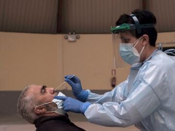 Se agotan los test de antígenos gratis en las farmacias de Madrid en tan solo unas horas