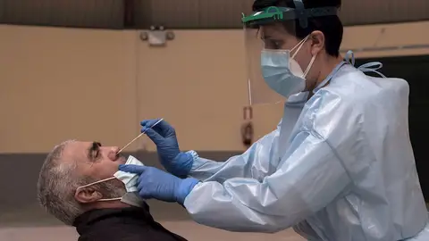 Se agotan los test de antígenos gratis en las farmacias de Madrid en tan solo unas horas Se agotan los test de antígenos gratis en las farmacias de Madrid en tan solo unas horas