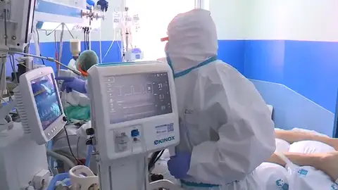 La presión sobre los sanitarios vuelve a ser alta y se quejan de la falta de personal: "Estamos agotados" La presión sobre los sanitarios vuelve a ser alta y se quejan de la falta de personal: "Estamos agotados"