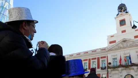Madrid reduce el aforo a 7.000 personas en la Puerta del Sol para despedir el 2021 Madrid reduce el aforo a 7.000 personas en la Puerta del Sol para despedir el 2021
