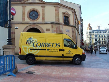 Una furgoneta de Correos.