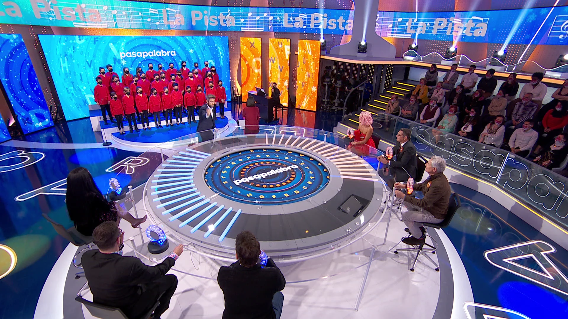 ¡Un coro en directo! ‘La Pista’ más navideña le da cuatro segundos a Alaska Mejores momentos | 24 de diciembre | Especial Nochebuena