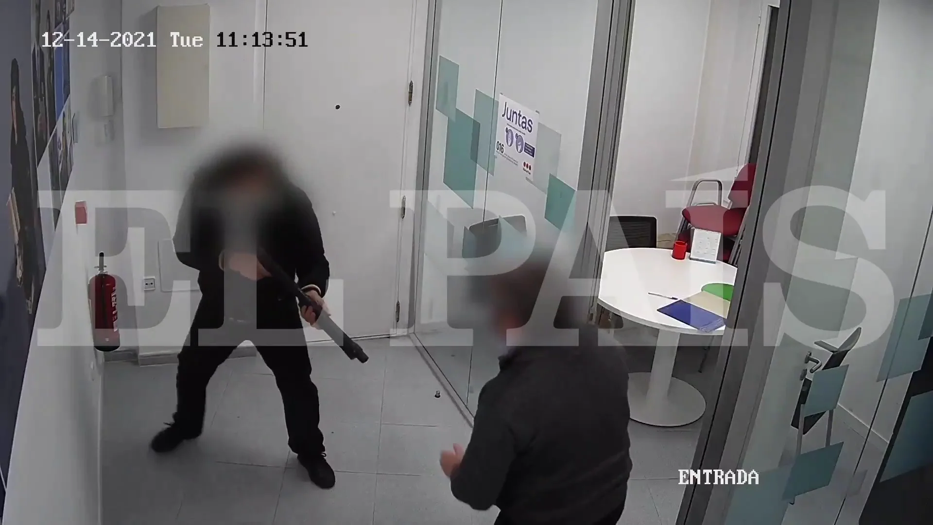 Las duras imágenes del tiroteo en una empresa de Barcelona con el que un hombre hirió a tres personas Las duras imágenes del tiroteo en una empresa de Barcelona con el que un hombre hirió a tres personas