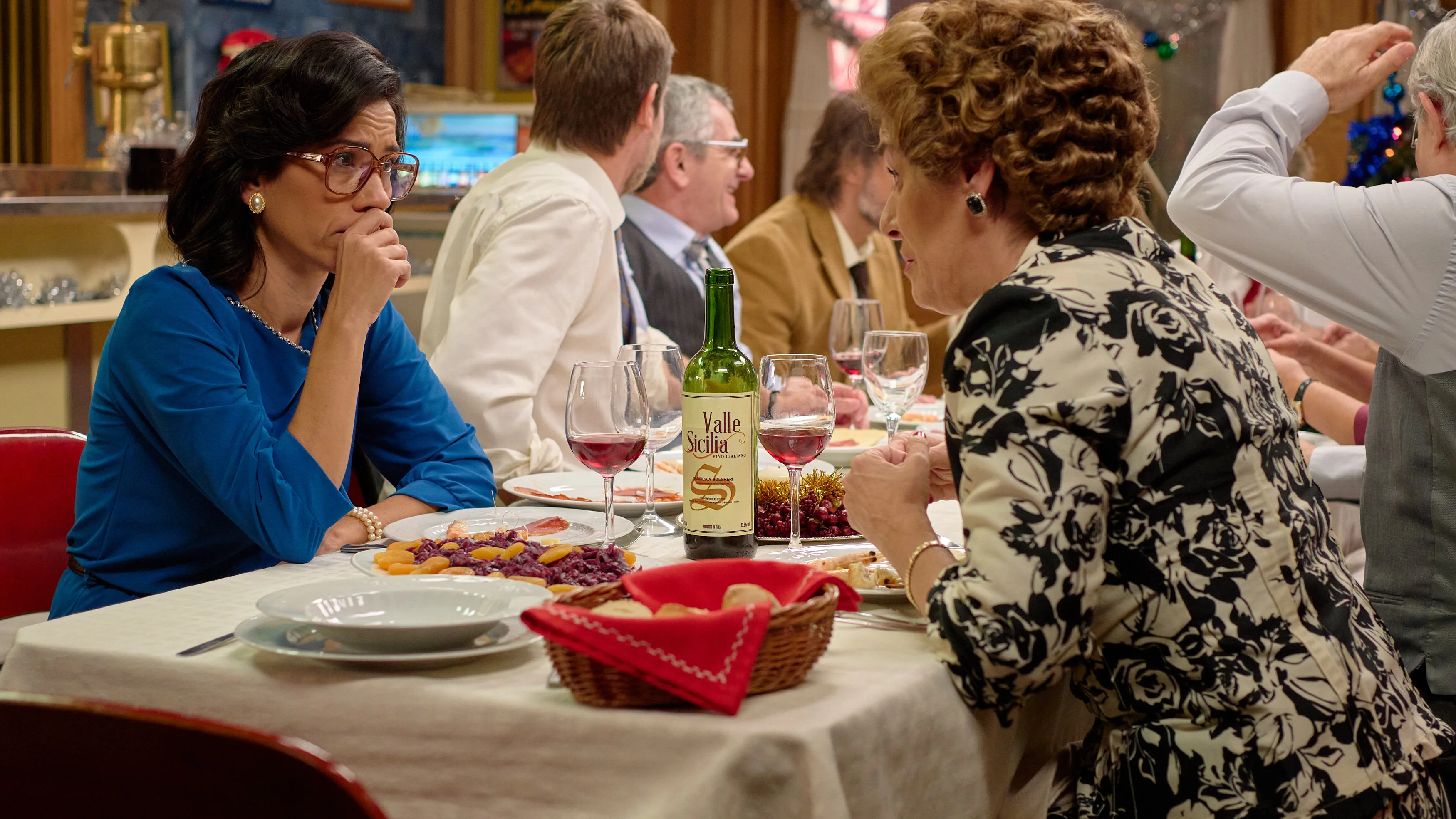 Los Gómez reúnen en ‘El Asturiano’ a sus amigos para una Nochebuena especial pero… ¿quién falta? Momentos capítulo 2269