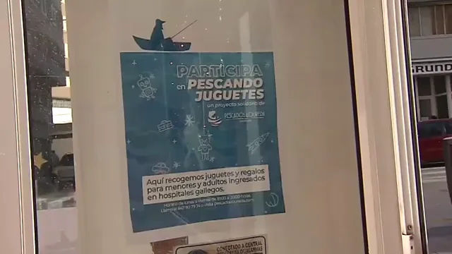 'Pescando juguetes', la iniciativa solidaria que va desde una pescadería de A Coruña a los hospitales gallegos 'Pescando juguetes', la iniciativa solidaria que va desde una pescadería de A Coruña a los hospitales gallegos