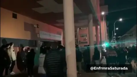 7 enfermeras tienen que salir escoltadas al acabar su jornada laboral 7 enfermeras tienen que salir escoltadas al acabar su jornada laboral