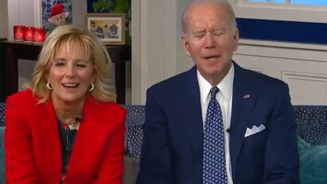 Un hombre insulta a Joe Biden en la tradicional llamada telefónica de Navidad: "¡Fuck you!" Un hombre insulta a Joe Biden en la tradicional llamada telefónica de Navidad: "¡Fuck you!"
