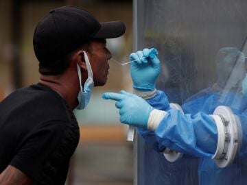 Sanitarios a domicilio: se ofrecen a hacer test de antígenos para detectar el coronavirus