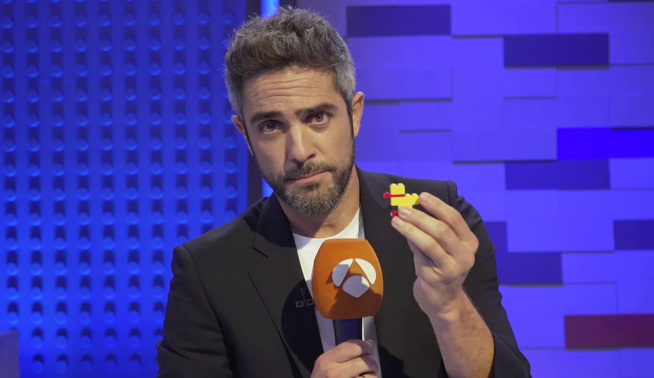 ¿Un perro o un pato? Roberto Leal se enfrenta al reto de ‘LEGO Masters’