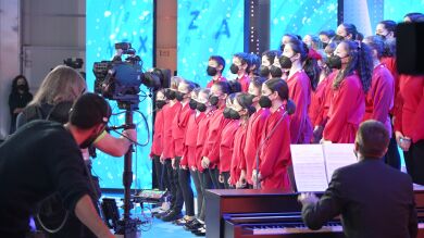 Muchos villancicos y nuevos juegos: descubre cómo se vivió detrás de las cámaras el 'Especial Nochebuena' de ‘Pasapalabra’