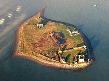 Se busca 'rey' para gobernar una pequeña isla de Inglaterra