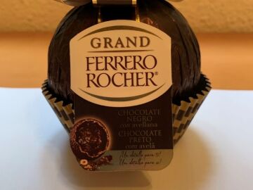 Alerta alimentaria por posibles trazas de leche en algunos lotes del 'Grand Ferrero Rocher Dark'