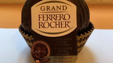 Alerta alimentaria por algunos lotes del 'Grand Ferrero Rocher Dark' con un error en el etiquetado