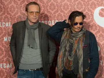 Paul Bettany y Johnny Depp Paul Bettany y Johnny Depp