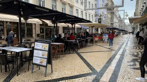 Toques de queda, pasaporte covid y límite de aforos, las restricciones para frenar el coronavirus en Nochevieja Toques de queda, pasaporte covid y límite de aforos, las restricciones para frenar el coronavirus en Nochevieja