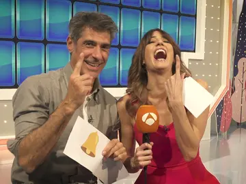 ¿Se saben los villancicos? Jorge Fernández y Laura Moure adivinan las canciones más navideñas con emojis ¿Se saben los villancicos? Jorge Fernández y Laura Moure adivinan las canciones más navideñas con emojis