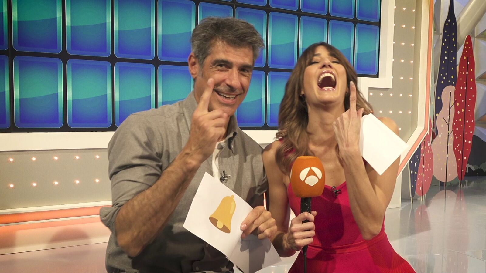 ¿Se saben los villancicos? Jorge Fernández y Laura Moure adivinan las canciones más navideñas con emojis
