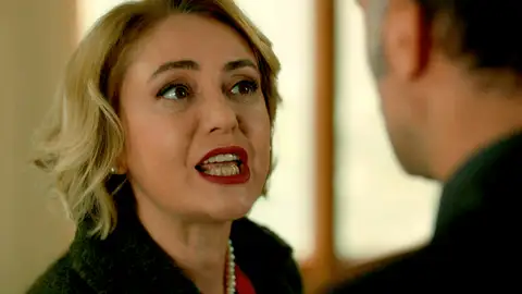 Sermin amenaza a Hatip con desvelar quién mató a Çengaver Sermin amenaza a Hatip con desvelar quién mató a Çengaver