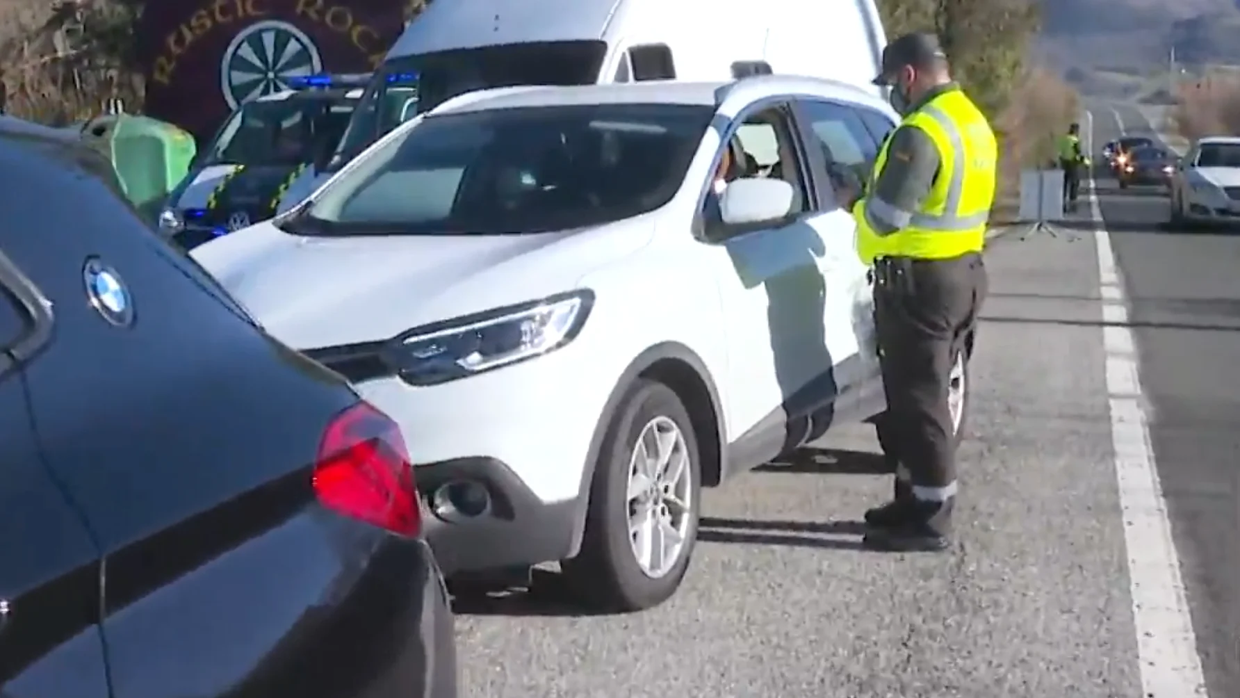 Aumentan los controles en carreteras ante posibles desplazamientos a comunidades sin restricciones esta Nochevieja Aumentan los controles en carreteras ante posibles desplazamientos a comunidades sin restricciones esta Nochevieja