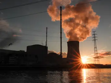 Imagen de archivo acerca de la energía nuclear y el gas. Imagen de archivo acerca de la energía nuclear y el gas.