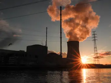  Bruselas propone considerar como sostenible la energía nuclear y el gas