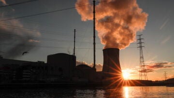 Imagen de archivo acerca de la energía nuclear y el gas.