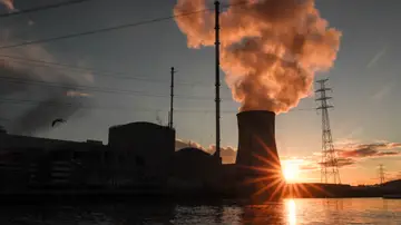  Bruselas propone considerar como sostenible la energía nuclear y el gas