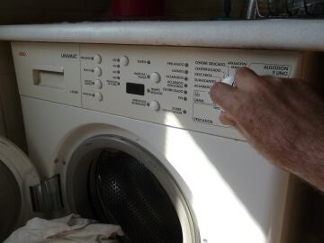 El precio de la luz arranca 2022 en 122,43 euros el megavatio/hora y cae un 15%