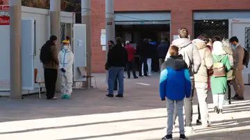 Una farmacia de A Coruña suministra antígenos a toda España mientras se duplican los test Una farmacia de A Coruña suministra antígenos a toda España mientras se duplican los test
