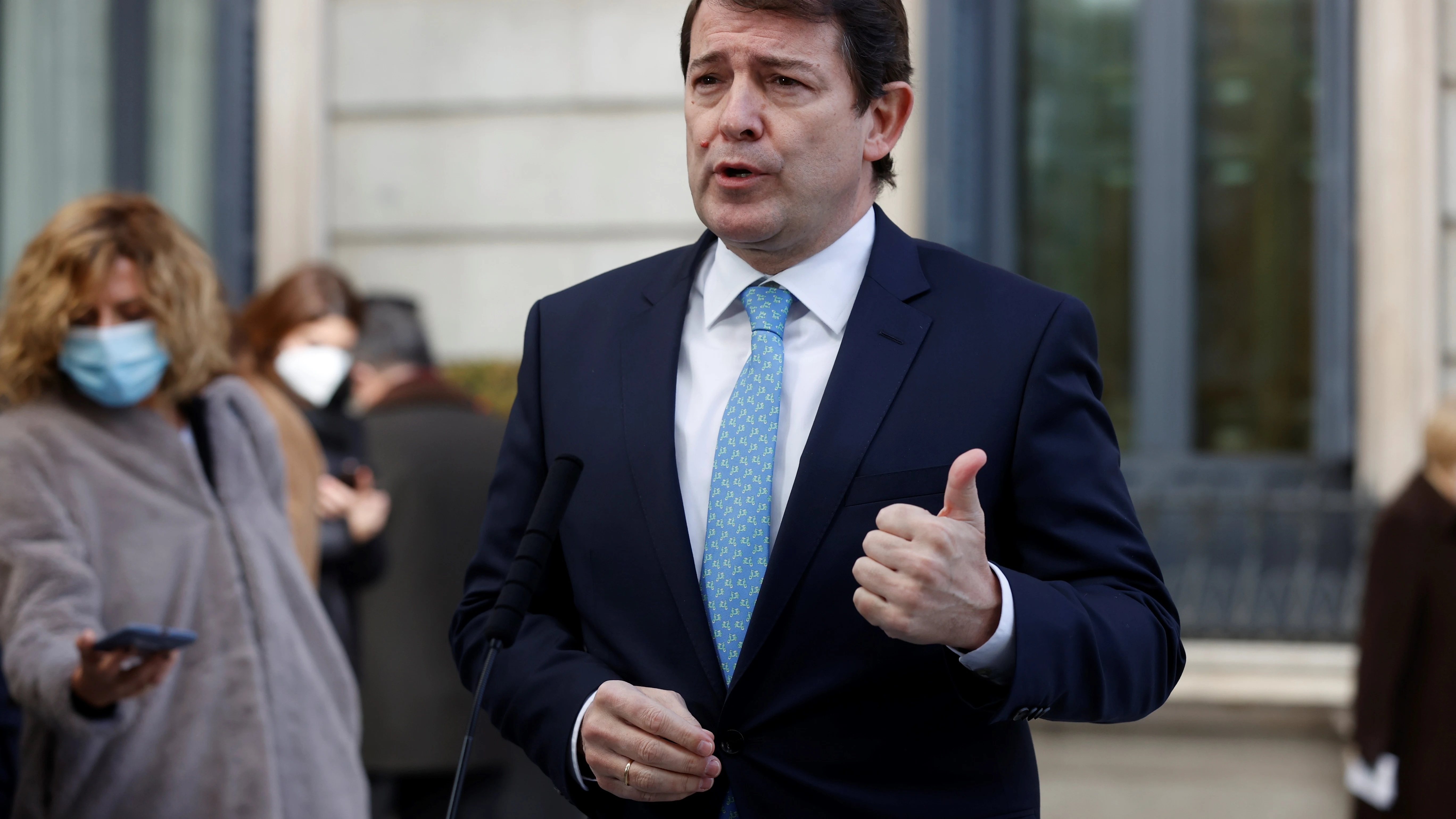 Ma&ntilde;ueco roza la mayor&iacute;a absoluta y tendr&iacute;a que pactar con Vox para gobernar en Castilla y Le&oacute;n 